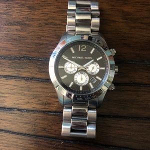 Michael Kors Men’s Silver Chronograph Watch ⏱